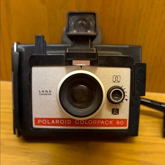 Polaroid Colorpack 80 Camera - Picture 2 of 3